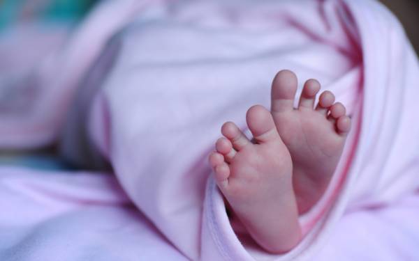کرک میں خاتون کے ہاں پانچ بچوں کی پیدائش، والد کیا کام کرتا ہے؟