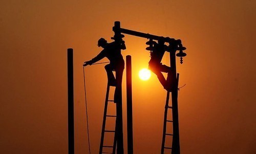 گردشی قرضوں کی ادائیگی کے لیے 200 ارب روپے حاصل کرنے کا فیصلہ