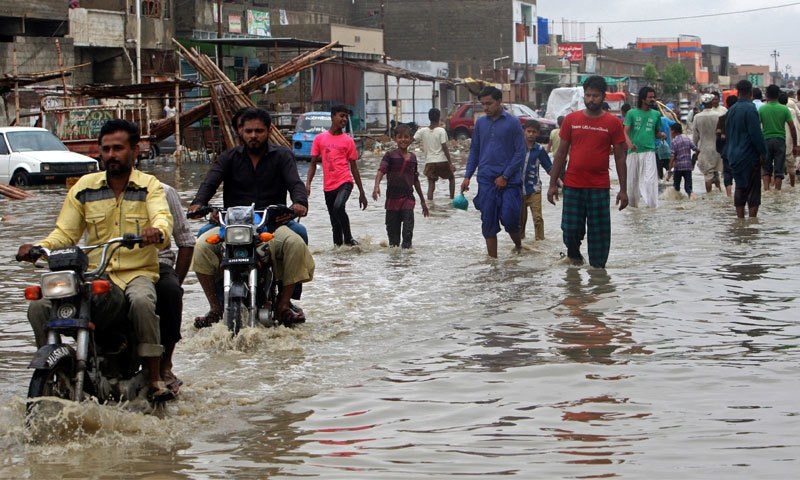 کراچی سمیت ملک کے جنوبی علاقوں میں جمعہ سے پیر تک طوفانی بارشوں کا امکان