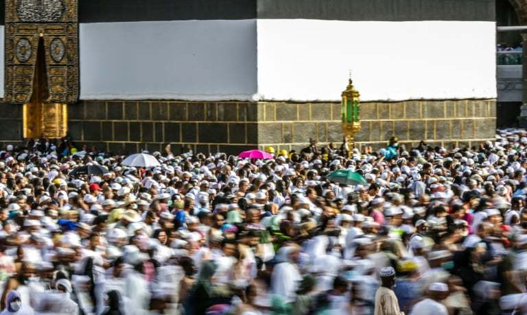 مناسک حج کا آغاز، لاکھوں عازمین منیٰ روانہ