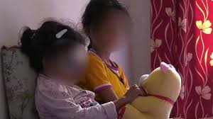 کشمیر میں غلیل سے زخمی ہونے والی بچی کا علاج ابھی ممکن نہیں