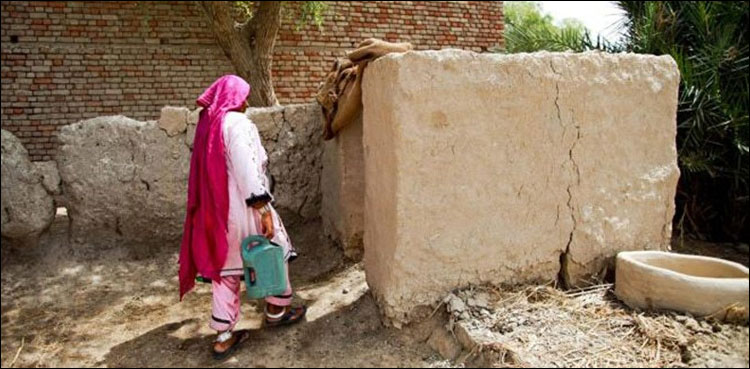 ٹوائلٹ کا عالمی دن: پاکستان کی 10 فیصد آبادی کھلے میں رفع حاجت کرنے پر مجبور
