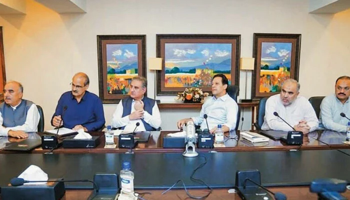 عمران خان کو کسی صورت گرفتار نہیں ہونے دینگے: پی ٹی آئی اجلاس میں فیصلہ