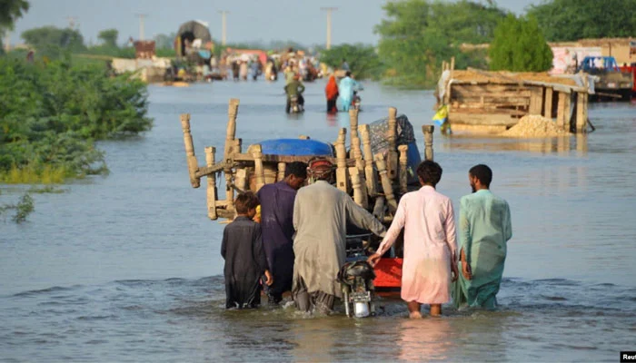 سیلاب سے ایک ہزار سے زائد ہلاکتیں، معیشت کو 10 ارب ڈالر کا نقصان، سندھ کو پھر سیلاب کا سامنا، بلوچستان میں تاحال بجلی بند