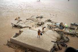 کے پی کے دریاؤں میں سیلابی صورتحال، نوشہرہ میں پانی گھروں اور کھیتوں میں داخل