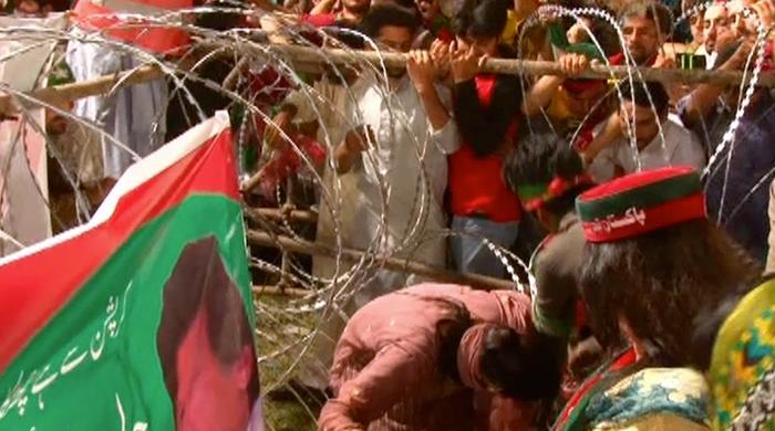 پی ٹی آئی کا لاہور جلسہ : خواتین سے بدسلوکی