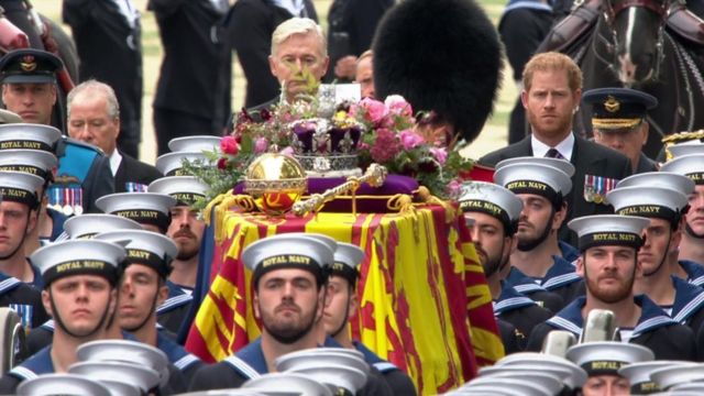 ملکہ کی آخری رسومات میں آنیوالے عالمی رہنماؤں کے اعزاز میں بادشاہ کا استقبالیہ