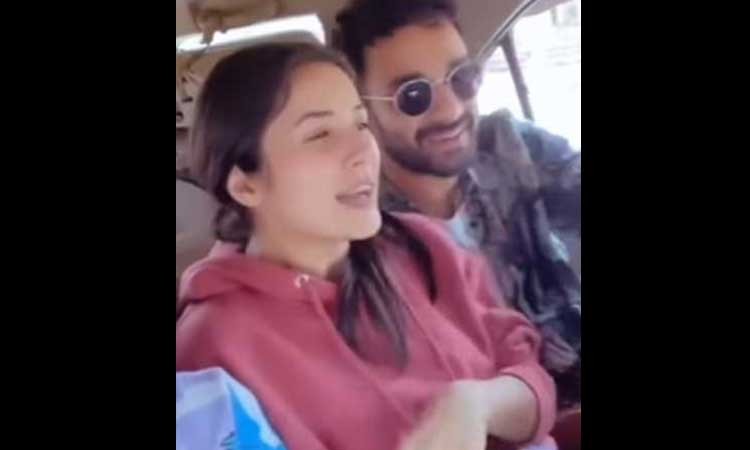 شہناز گل کو ڈیٹ کرنے کی خبروں پر راگھو جوئل نے خاموشی توڑ دی