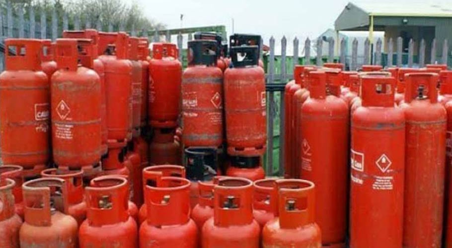 منافع خوروں نے ایل پی جی کی قیمت میں 50 روپےکلو کا اضافہ کردیا