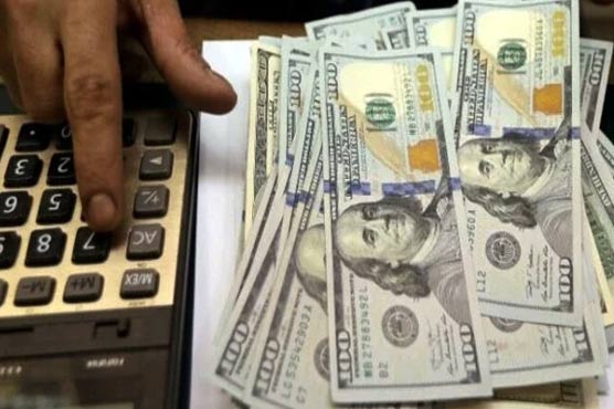 کاروباری ہفتے کے آخری روز بھی ڈالر کی قیمت میں کمی