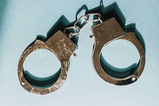 کراچی کے مختلف علاقوں میں 3 مبینہ پولیس مقابلے، 4 ڈاکوؤں کو گرفتار کر لیا