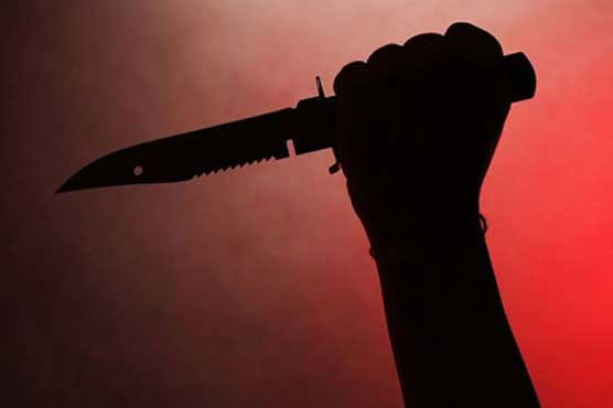 بہاولپور: میاں بیوی سر عام لڑ پڑے، ایک دوسرے پر چھریوں سے حملہ