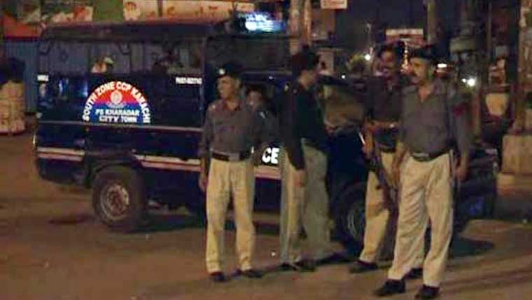 کراچی: گٹکا بنانے والی 2 فیکٹریاں پکڑ گئیں، سکھر سے ڈاکو گرفتار