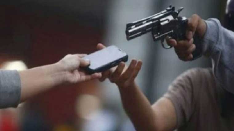 خانیوال : 10 منٹ میں ڈکیتی کی 3 وارداتیں ، سی سی ٹی وی فوٹیج آ گئی