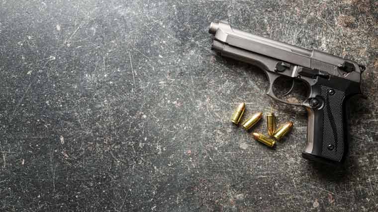 کراچی : ایک اور سکیورٹی گارڈ نے خود کو گولی مارلی