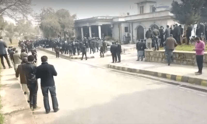 اسلام آباد ہائیکورٹ حملہ کیس میں 36 وکلا ڈسچارج، توہین عدالت کی کارروائی ختم