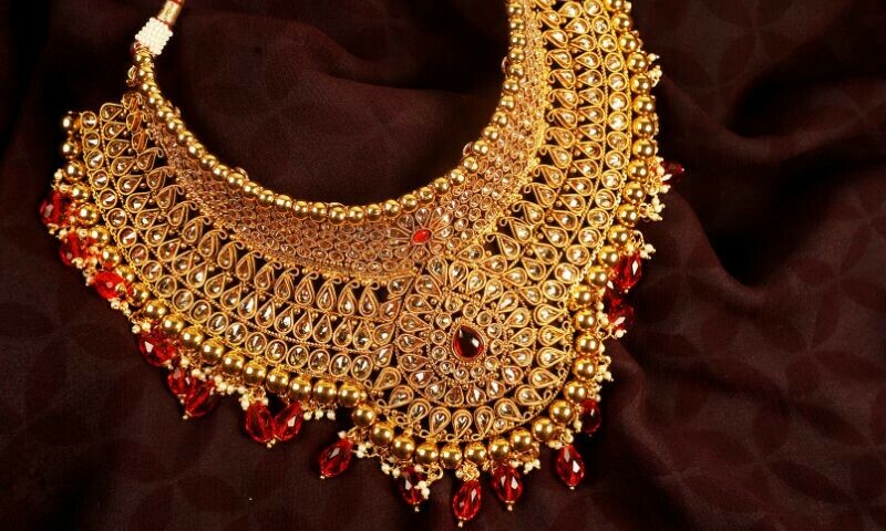 ملک بھر میں سونا ہزاروں روپے سستا ہو گیا